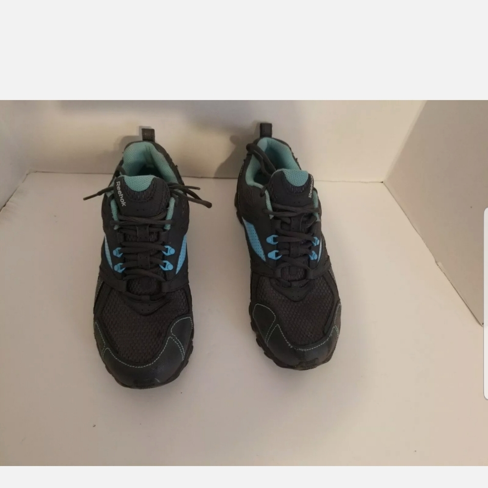 Women's Reebok's Size 10! - Picture 8 of 12